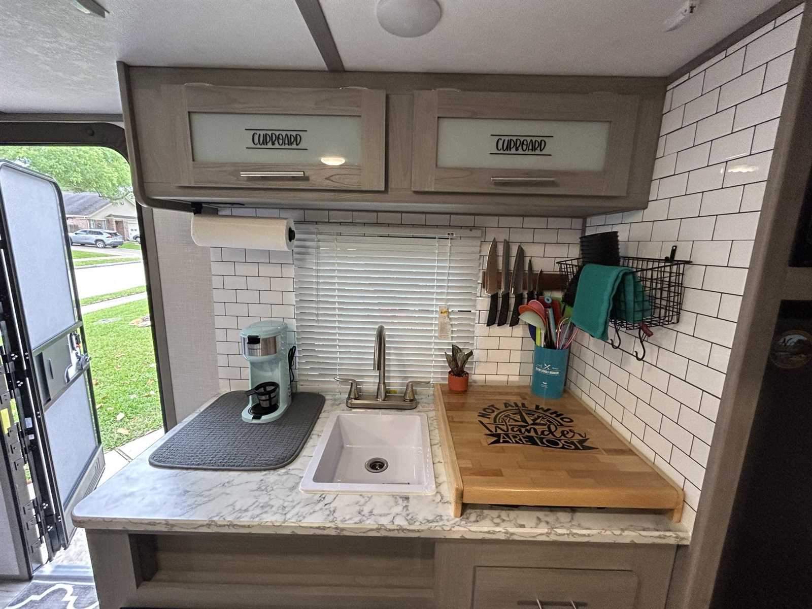 2023 coleman lantern lt 17b owners manual