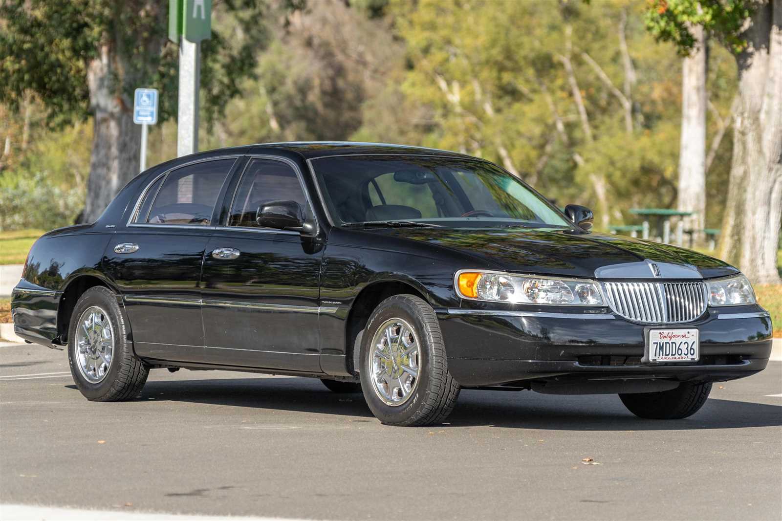 2001 lincoln town car owners manual