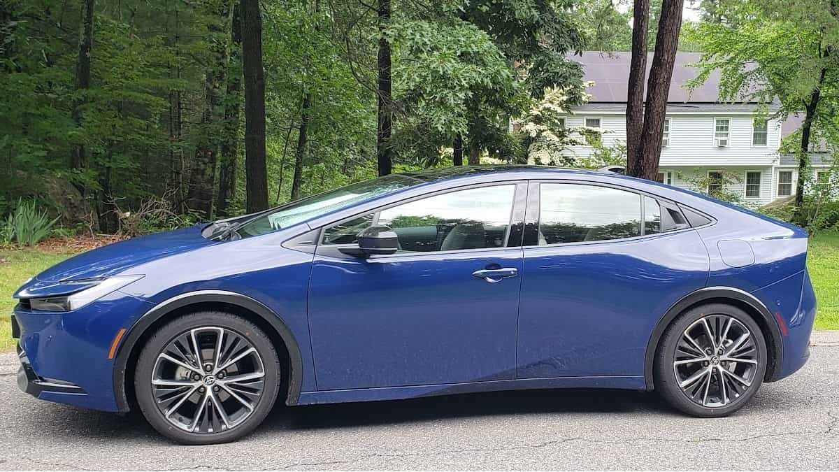 2023 prius owners manual